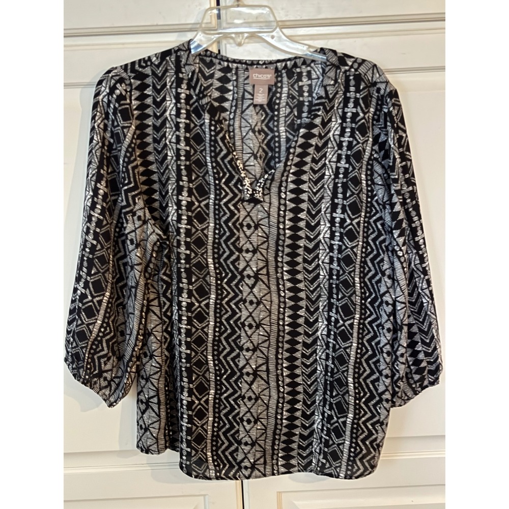 Chicos Black White Geometric Print Beaded Split Neck Blouse Top Size 2 L